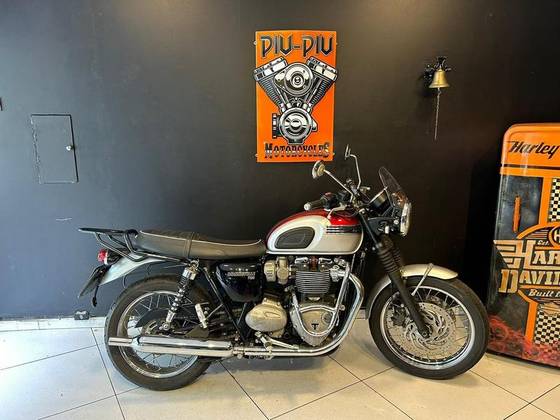 TRIUMPH BONNEVILLE BOBBER 1200 TRIUMPH BONNEVILLE BOBBER 1200